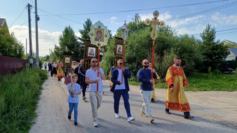 В Куюках прошли молитвенные торжества по случаю памяти обретения в селе чтимого образа святителя Николая Чудотворца