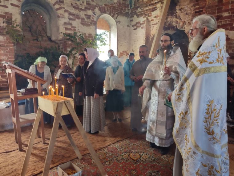 В Троицком храме села Кильдеево совершена первая Литургия со времён закрытия церкви в советское время