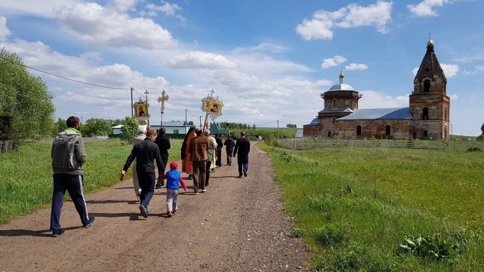 Приход Благовещения Пресвятой Богородицы в селе Русские Казыли оказывает помощь людям в трудной жизненной ситуации