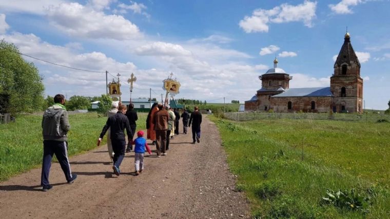 Приход Благовещения Пресвятой Богородицы в селе Русские Казыли оказывает помощь людям в трудной жизненной ситуации