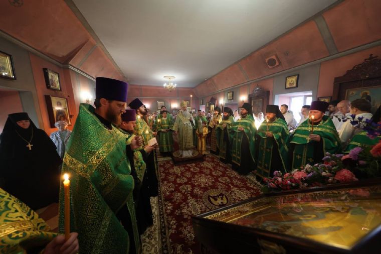 В канун Недели 2-й по Пятидесятнице митрополит Кирилл совершил всенощное бдение в Введенском Кизическом монастыре города Казани
