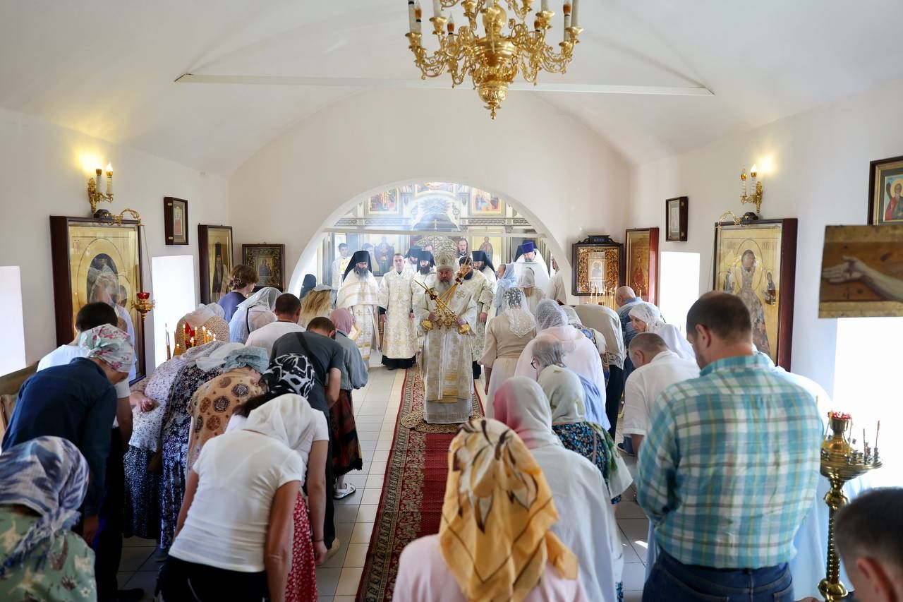 В день памяти равноапостольного князя Владимира митрополит Кирилл возглавил престольный праздник в одноимённом храме Кизического монастыря Казани