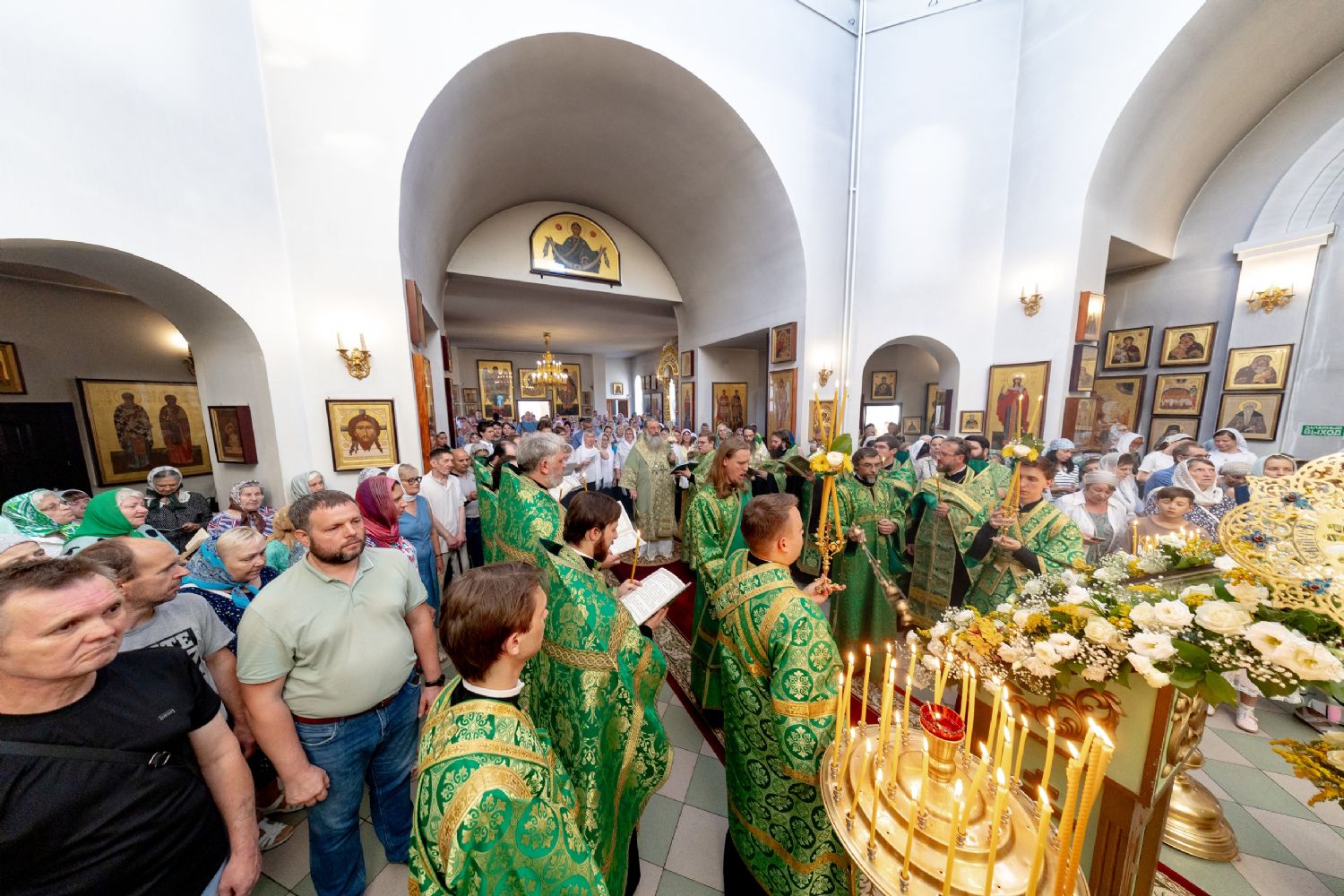 В канун престольного праздника митрополит Кирилл совершил всенощное бдение в Серафимовском храме Казани