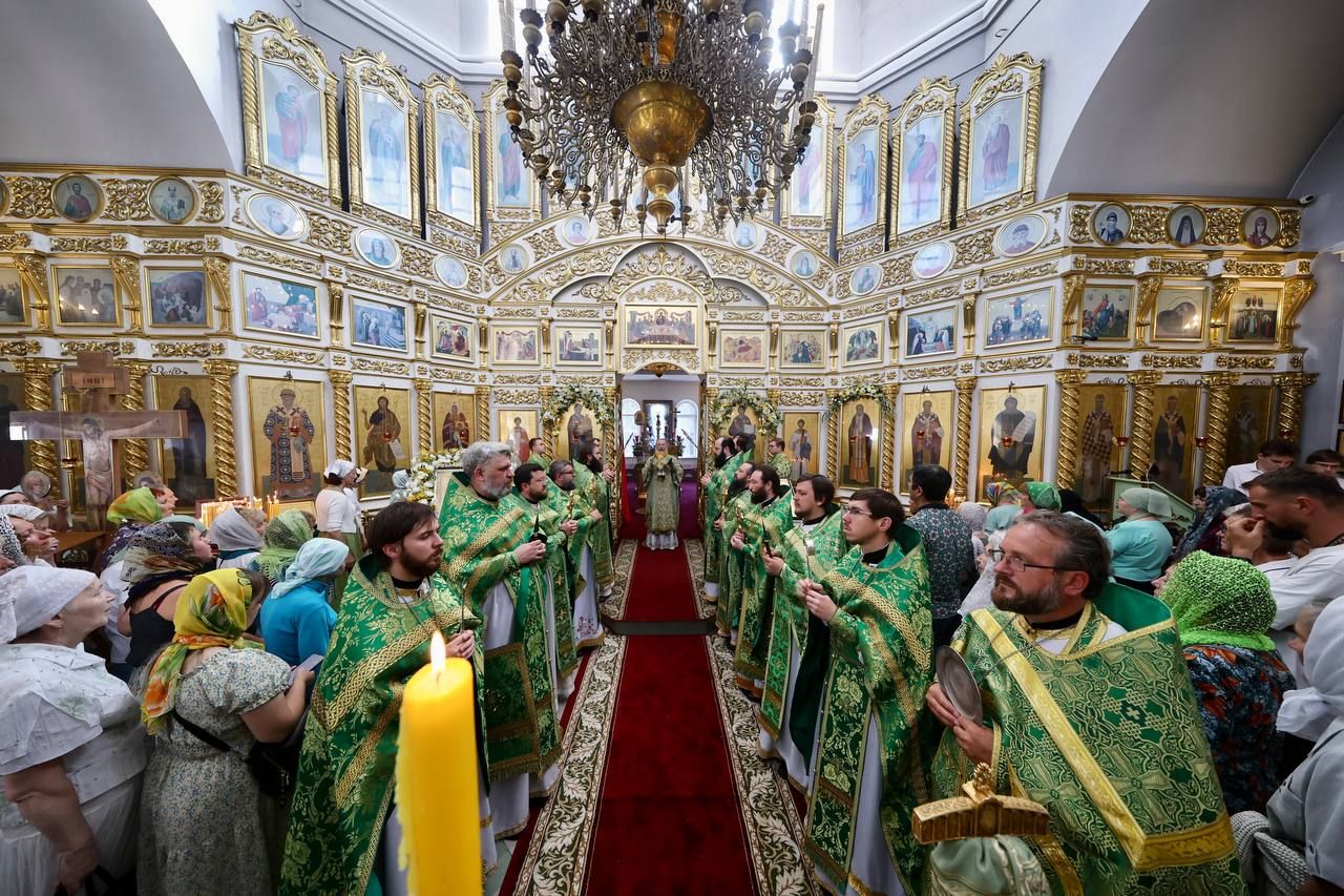 Митрополит Кирилл возглавил престольные торжества в Серафимовском храме Казани