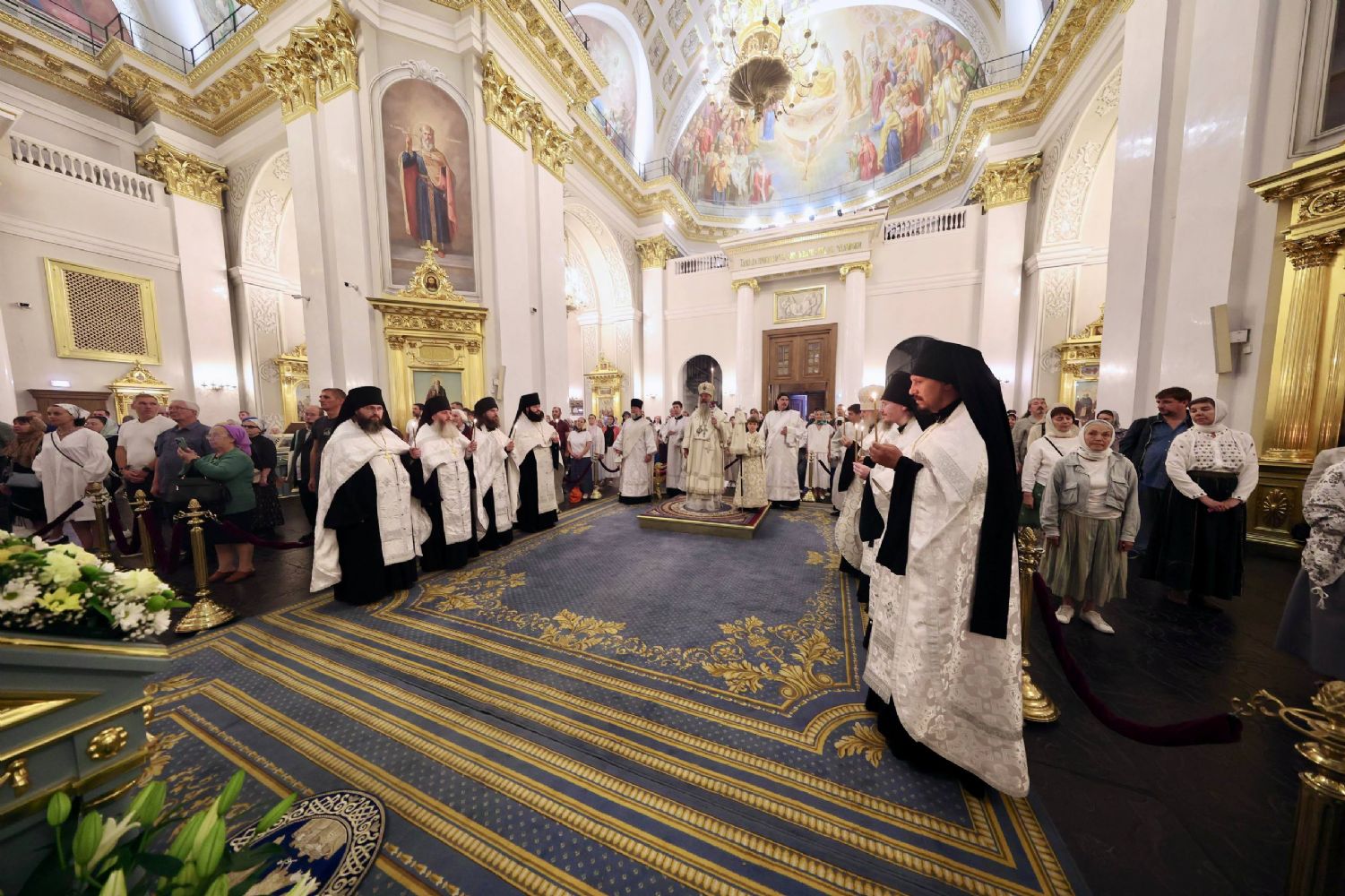 В канун праздника Преображения Господня митрополит Кирилл возглавил всенощное бдение в Казанском кафедральном соборе