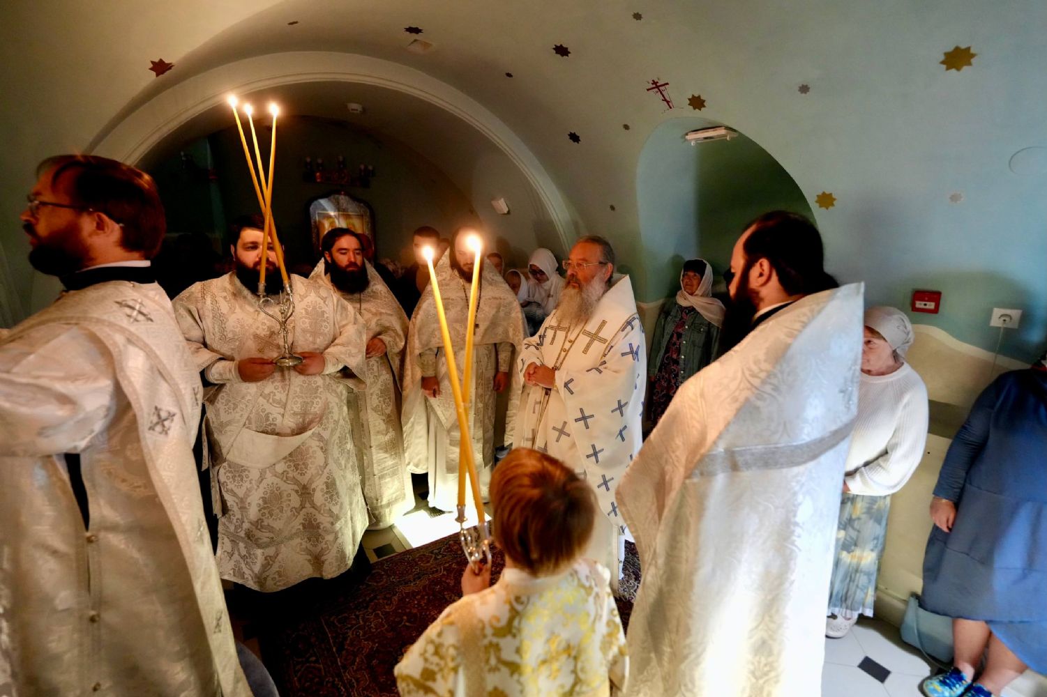 В день отдания праздника Преображения Господня митрополит Кирилл совершил Литургию в Пещерном храме Казанского кафедрального собора