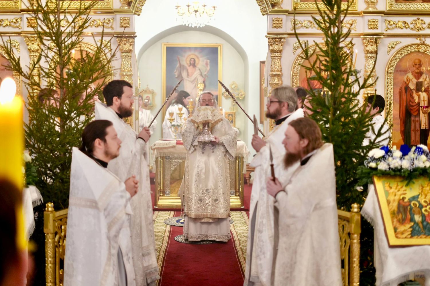 В праздник Крещения Господня митрополит Кирилл совершил Литургию в Богоявленском соборе Казани