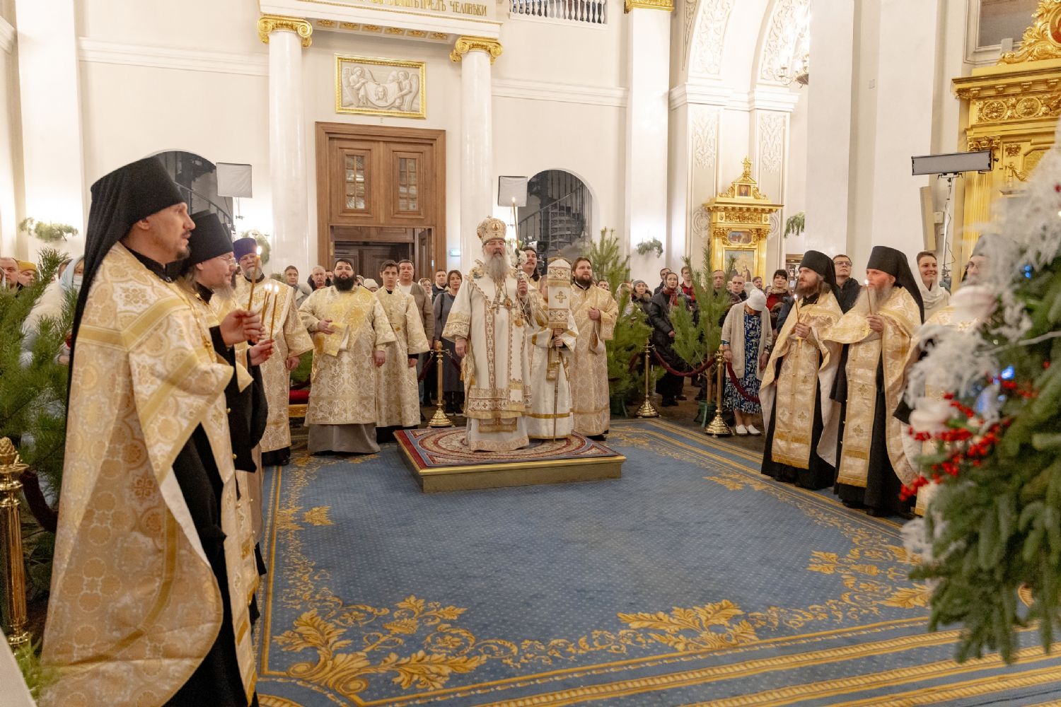 В канун праздника Рождества Христова митрополит Кирилл возглавил всенощное бдение в Казанском кафедральном соборе
