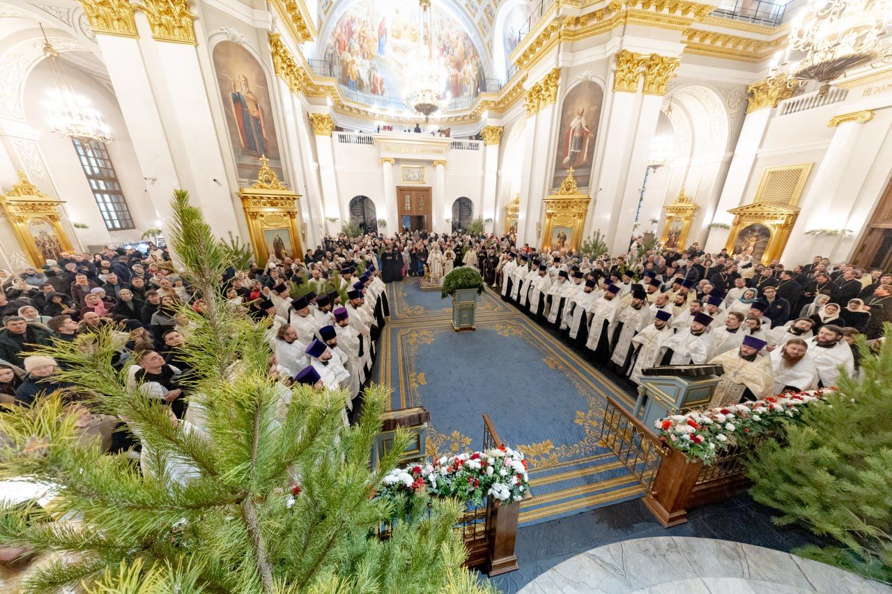 В праздник Рождества Христова митрополит Кирилл возглавил великую вечерню в Казанском кафедральном соборе