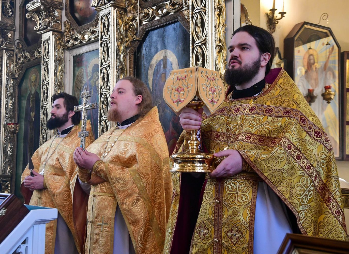В праздник трёх святителей в Иоанно-Кронштадтском храме при КазДС совершена Литургия на греческом языке