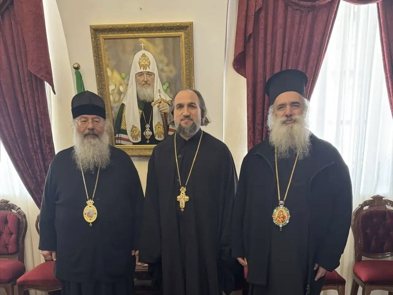 В здании Русской духовной миссии в Иерусалиме состоялась встреча митрополита Кирилла и архиепископа Феодосия