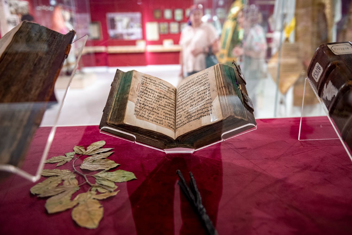 В преддверии Дня православной книги в епархиальном музее откроется выставка «Слово и Небо»