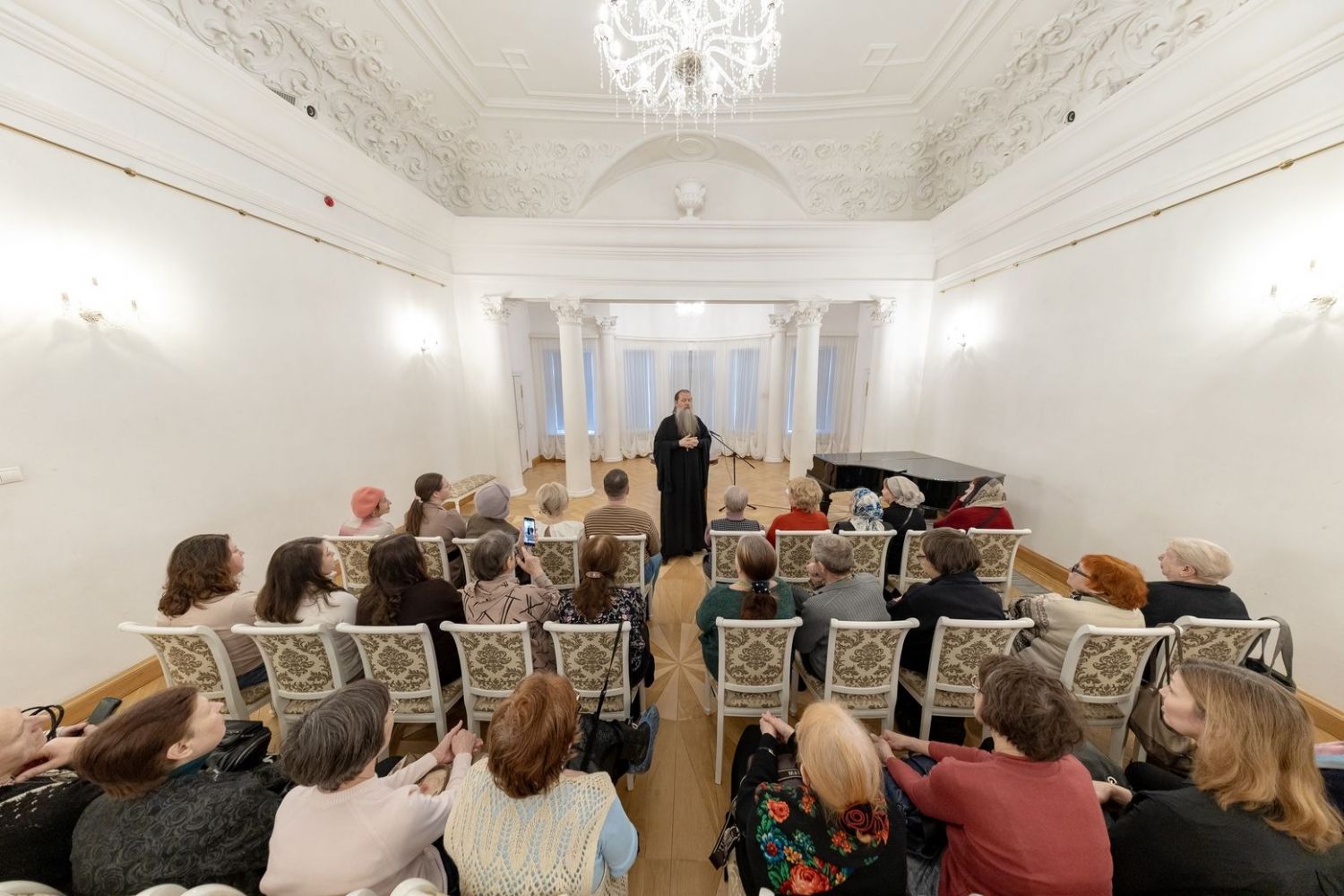 В столице Татарстана состоялась творческая встреча протоиерея Артемия Владимирова с прихожанами казанских храмов