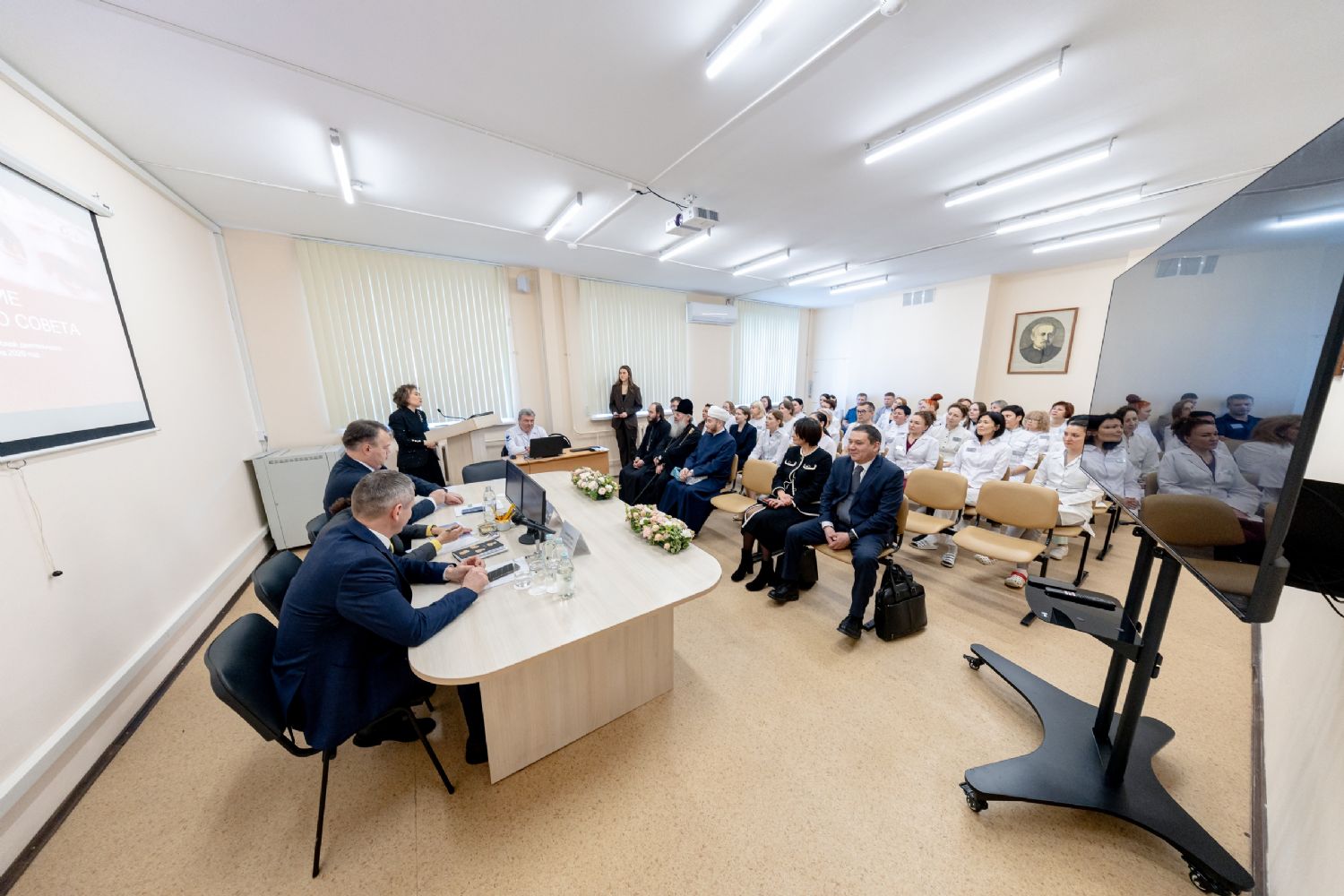 Митрополит Кирилл принял участие в заседании медицинского совета в Республиканской клинической офтальмологической больнице