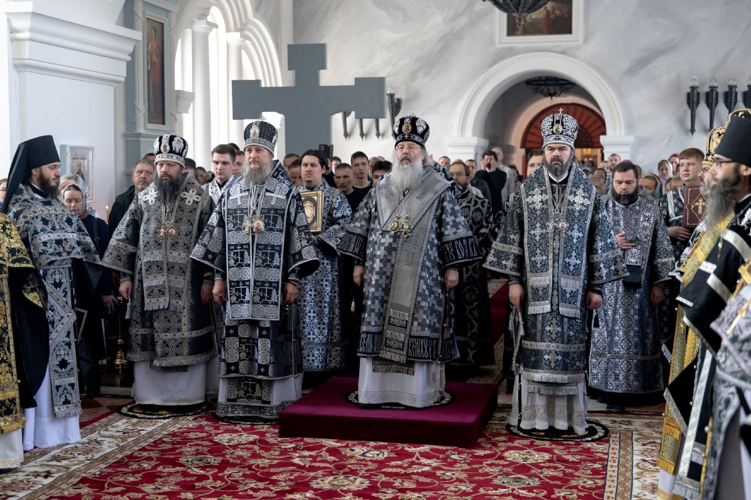 Архипастыри Татарстанской митрополии совершили Литургию Преждеосвящённых Даров в храме благоверного Александра Невского в Казани
