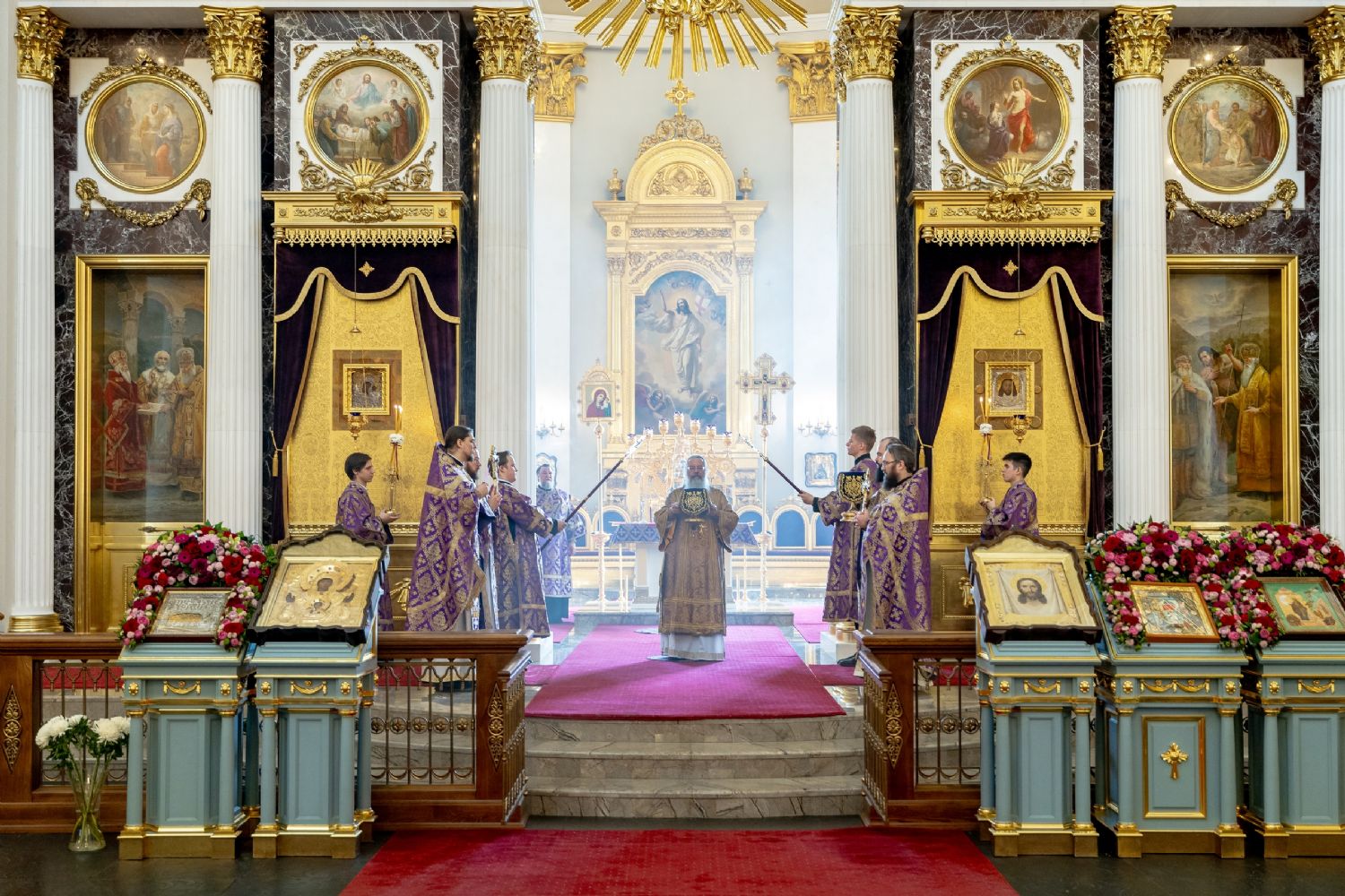 В Неделю 4-ю Великого поста митрополит Кирилл совершил Литургию в Казанском кафедральном соборе