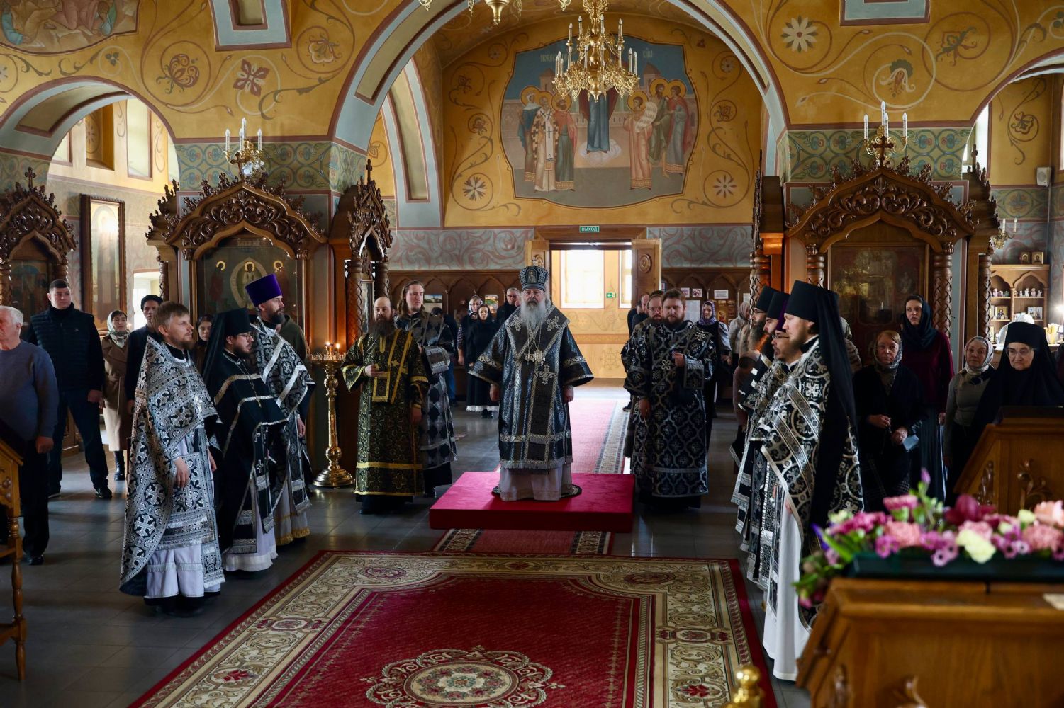 В праздник Феодоровской иконы Божией Матери митрополит Кирилл совершил Литургию в Зилантовом монастыре Казани