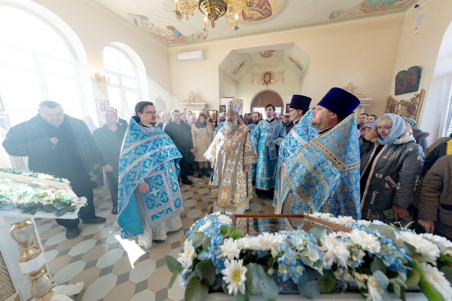 В праздник Похвалы Пресвятой Богородицы митрополит Кирилл совершил Литургию в храме Владимирской иконы Божией Матери в селе Старые Бирюли