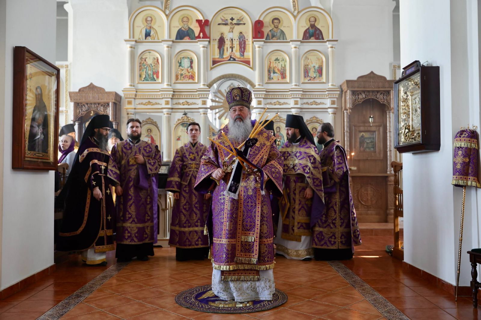 В четверток Великого канона митрополит Кирилл совершил Литургию в Вознесенском Макарьевском монастыре