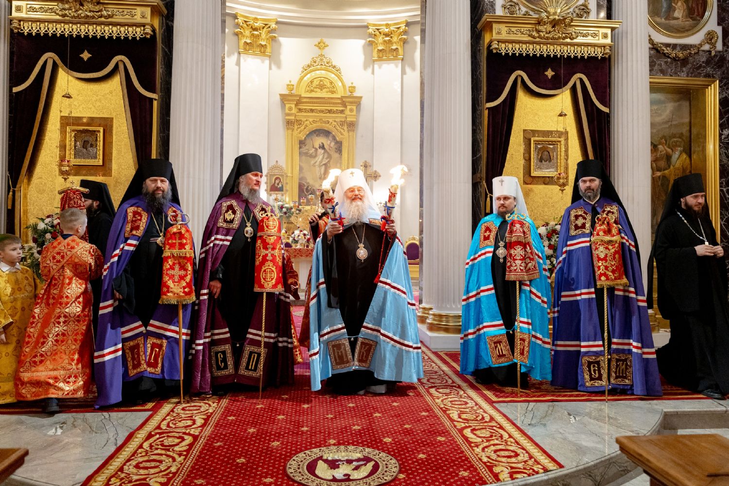 В праздник Воскресения Христова митрополит Кирилл совершил Пасхальную великую вечерню в Казанском кафедральном соборе