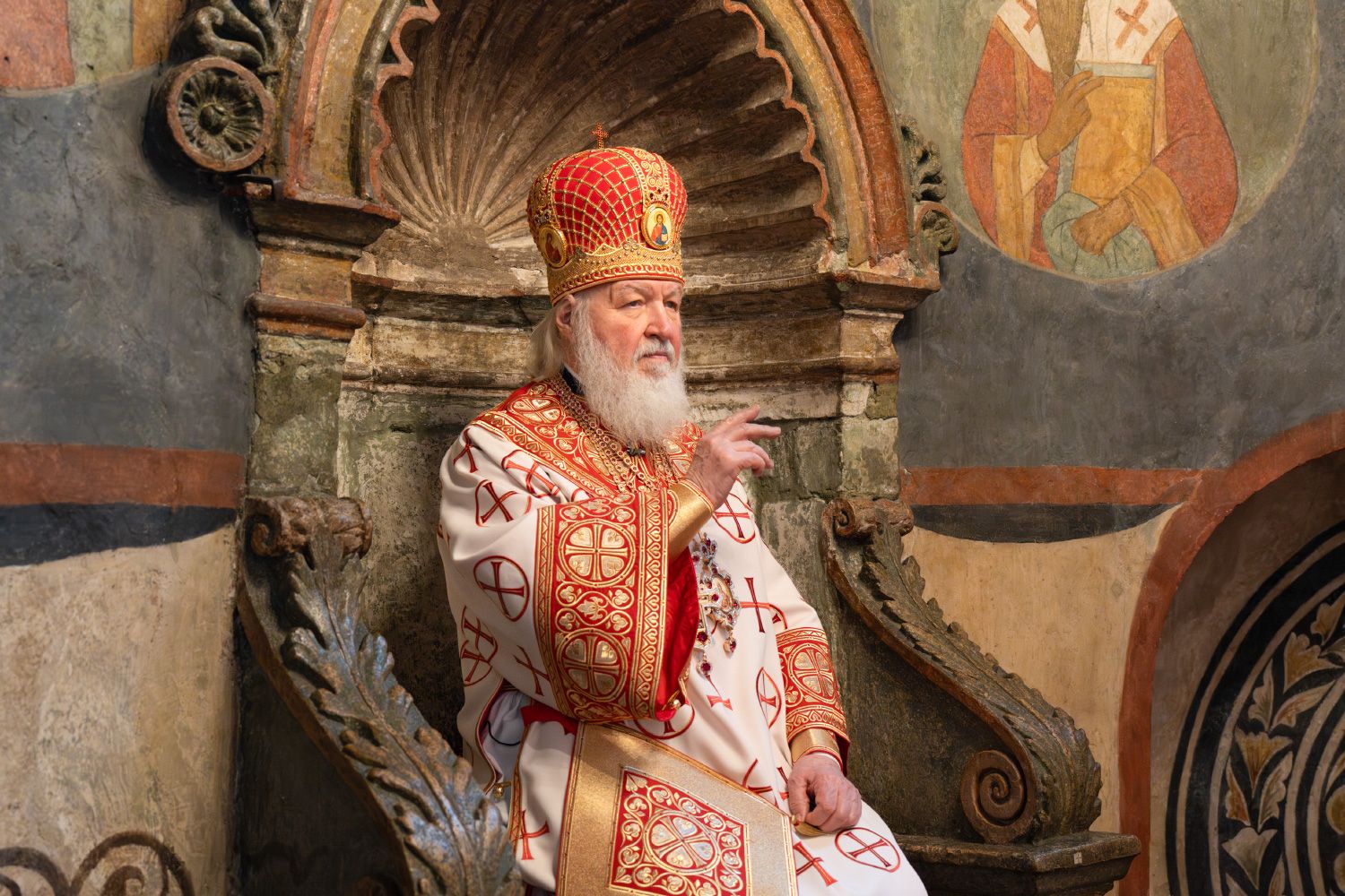 В день Радоницы Предстоятель Русской Церкви совершил Литургию в Архангельском соборе Московского Кремля