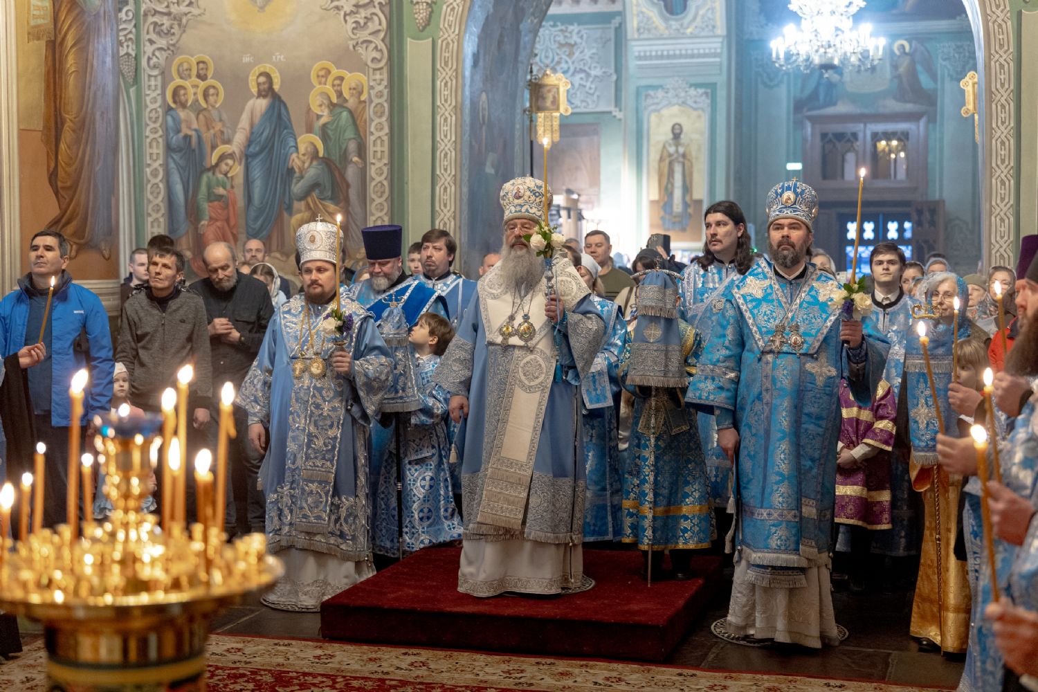 В канун праздника Благовещения Пресвятой Богородицы в Благовещенском соборе Казанского кремля состоялось архиерейское богослужение