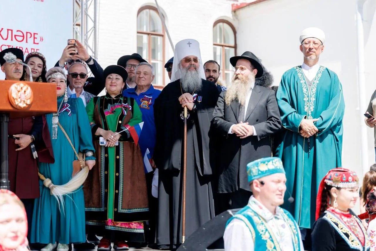Митрополит Кирилл посетил республиканский фестиваль «Мозаика культур»