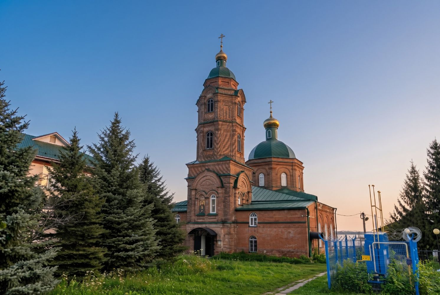 Храм преподобного Сергия Радонежского в селе Нижний Услон