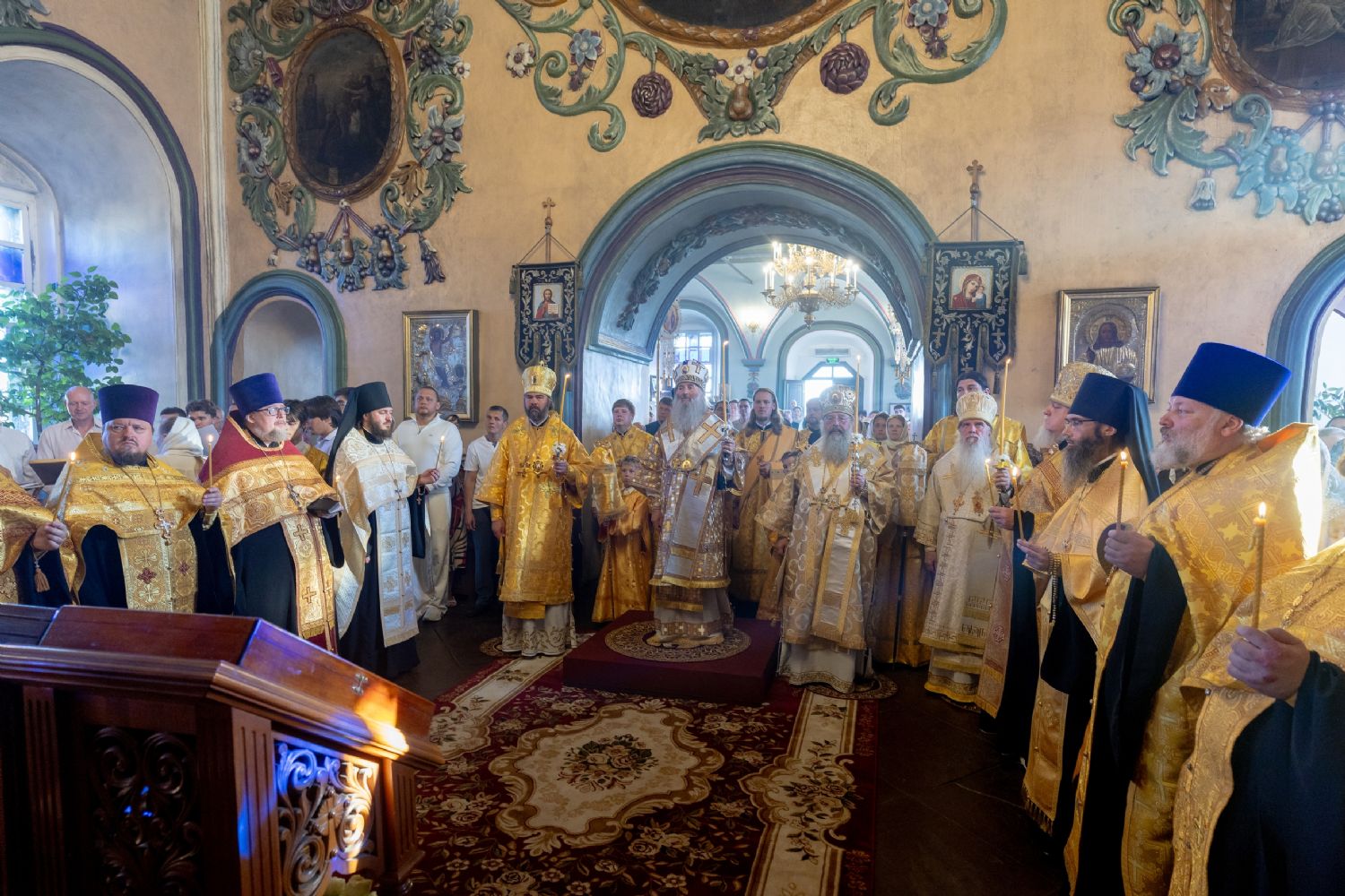 В Петропавловском соборе Казани проходят торжества по случаю 300-летия храма
