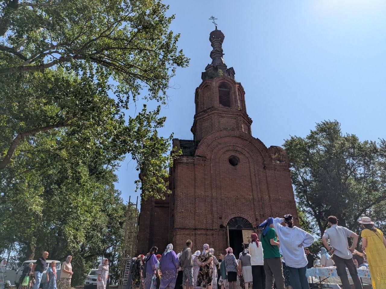 В старинном Троицком храме села Удельное Нечасово впервые после долгих лет запустения совершена Литургия