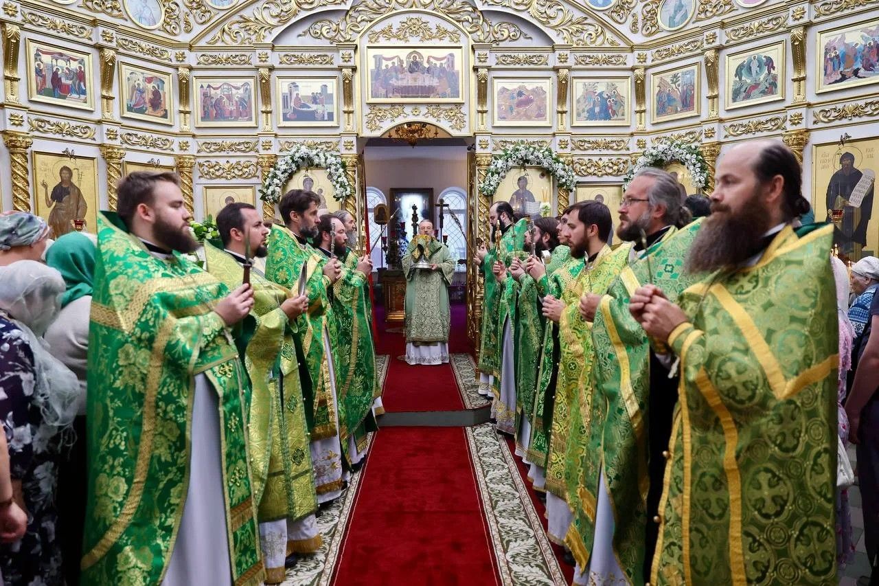 Митрополит Кирилл возглавил престольные торжества в Серафимовском храме Казани