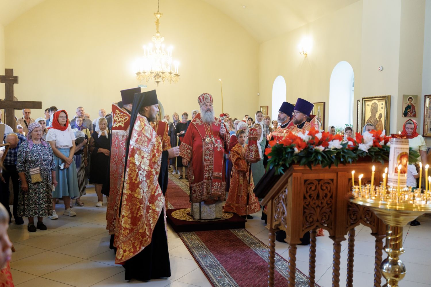 В канун Недели 9-й по Пятидесятнице митрополит Кирилл совершил всенощное бдение в Илиинском храме казанского посёлка Борисково