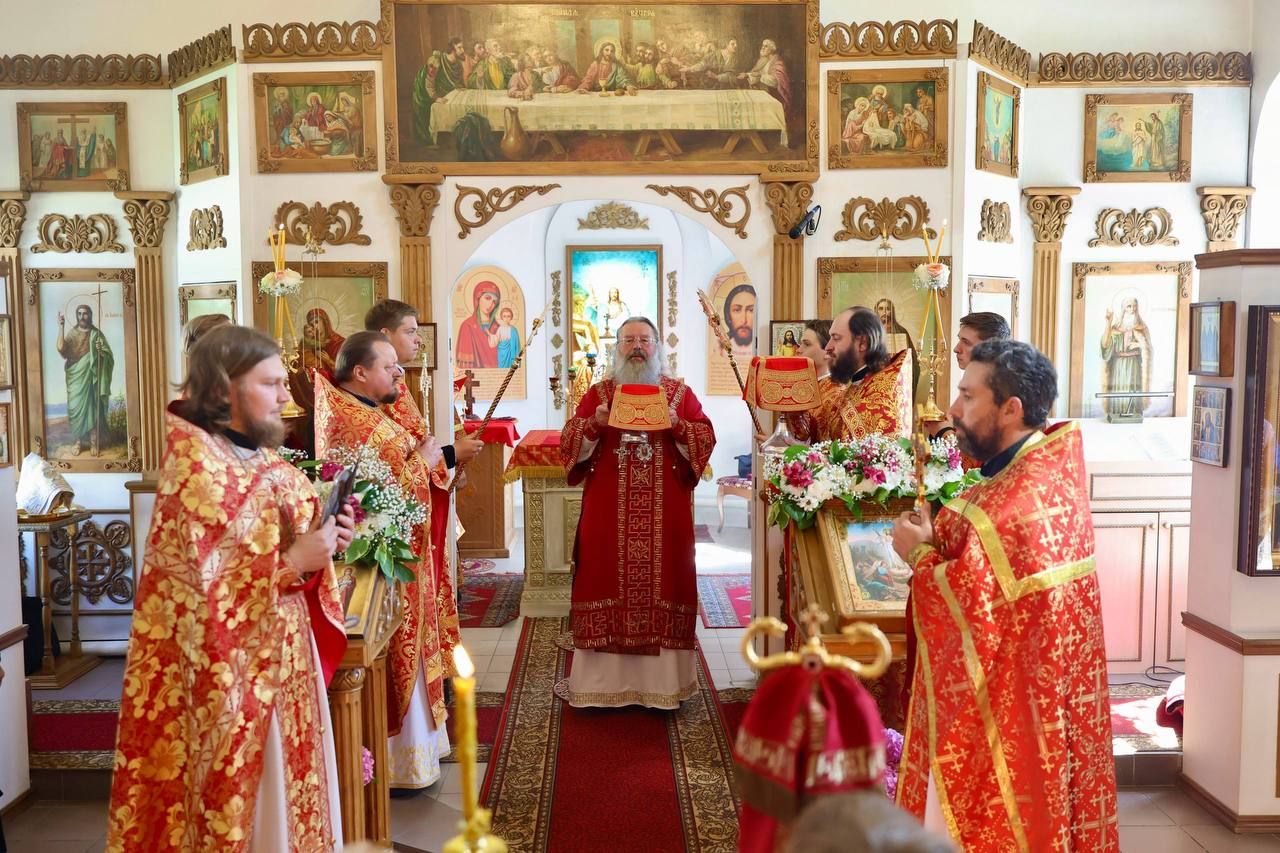 В Неделю 9-ю по Пятидесятнице митрополит Кирилл совершил Литургию в Илиинском храме в селе Песчаные Ковали