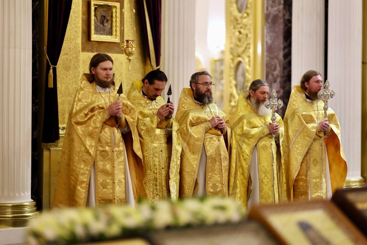 В Казанском соборе совершена ночная Литургия