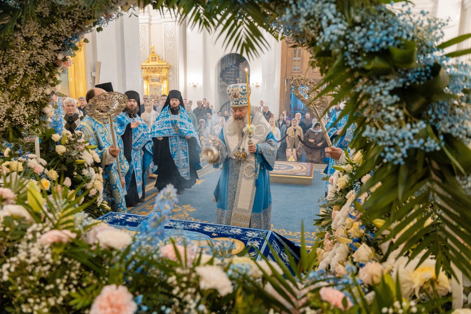 В канун праздника Успения Божией Матери митрополит Кирилл совершил всенощное бдение в Казанском кафедральном соборе