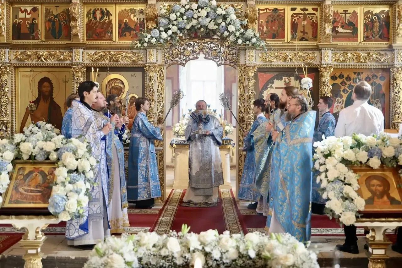 В праздник Успения Пресвятой Богородицы митрополит Кирилл совершил Литургию в Успенском монастыре в Свияжске