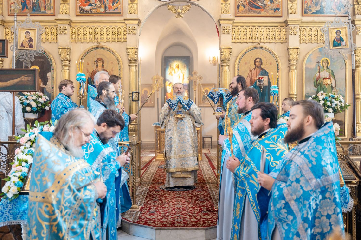 В праздник Рождества Пресвятой Богородицы митрополит Кирилл совершил Литургию в Пятницком храме Казани