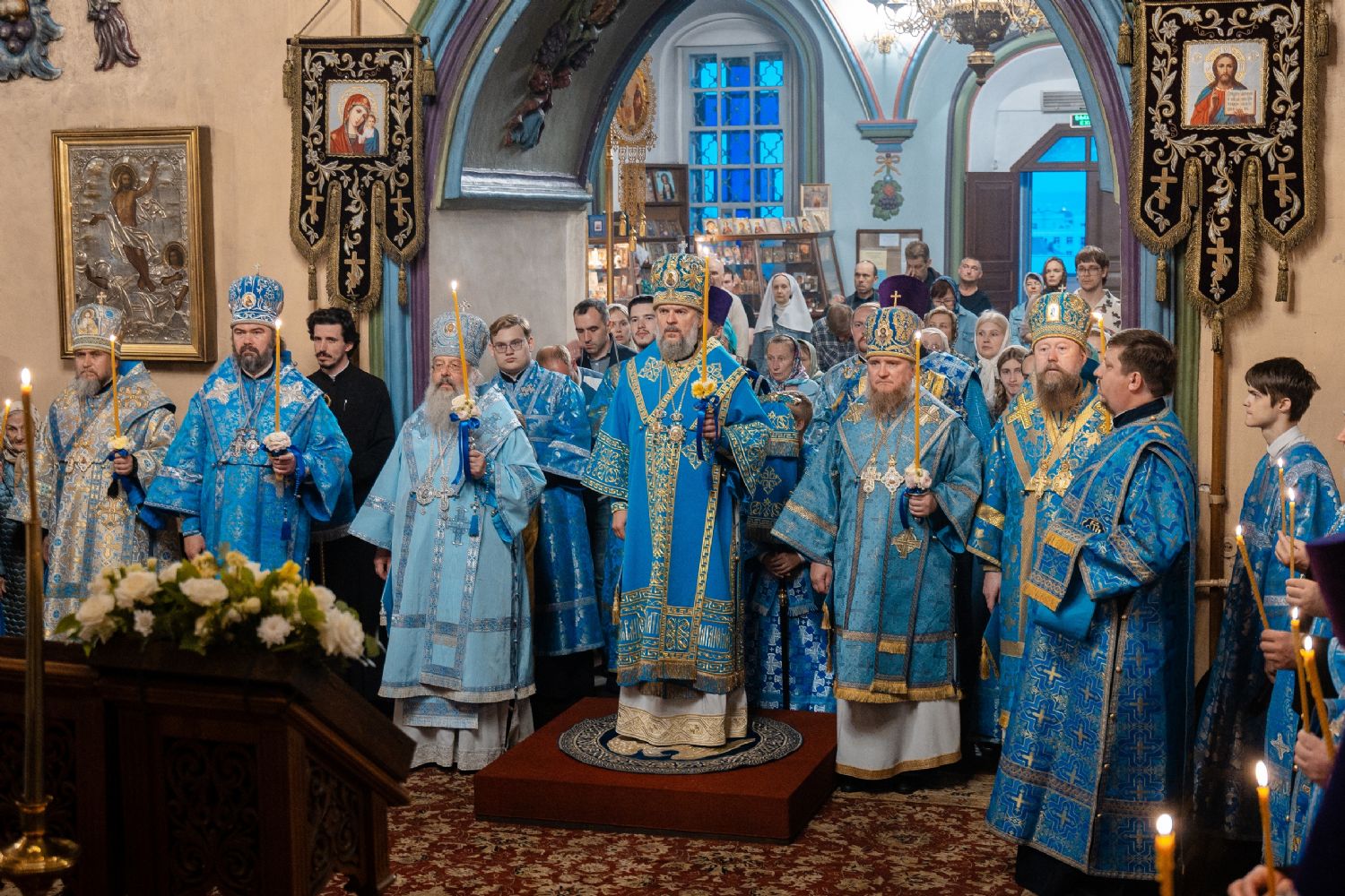 В канун Недели 14-й по Пятидесятнице в Петропавловском соборе Казани состоялось соборное архиерейское богослужение