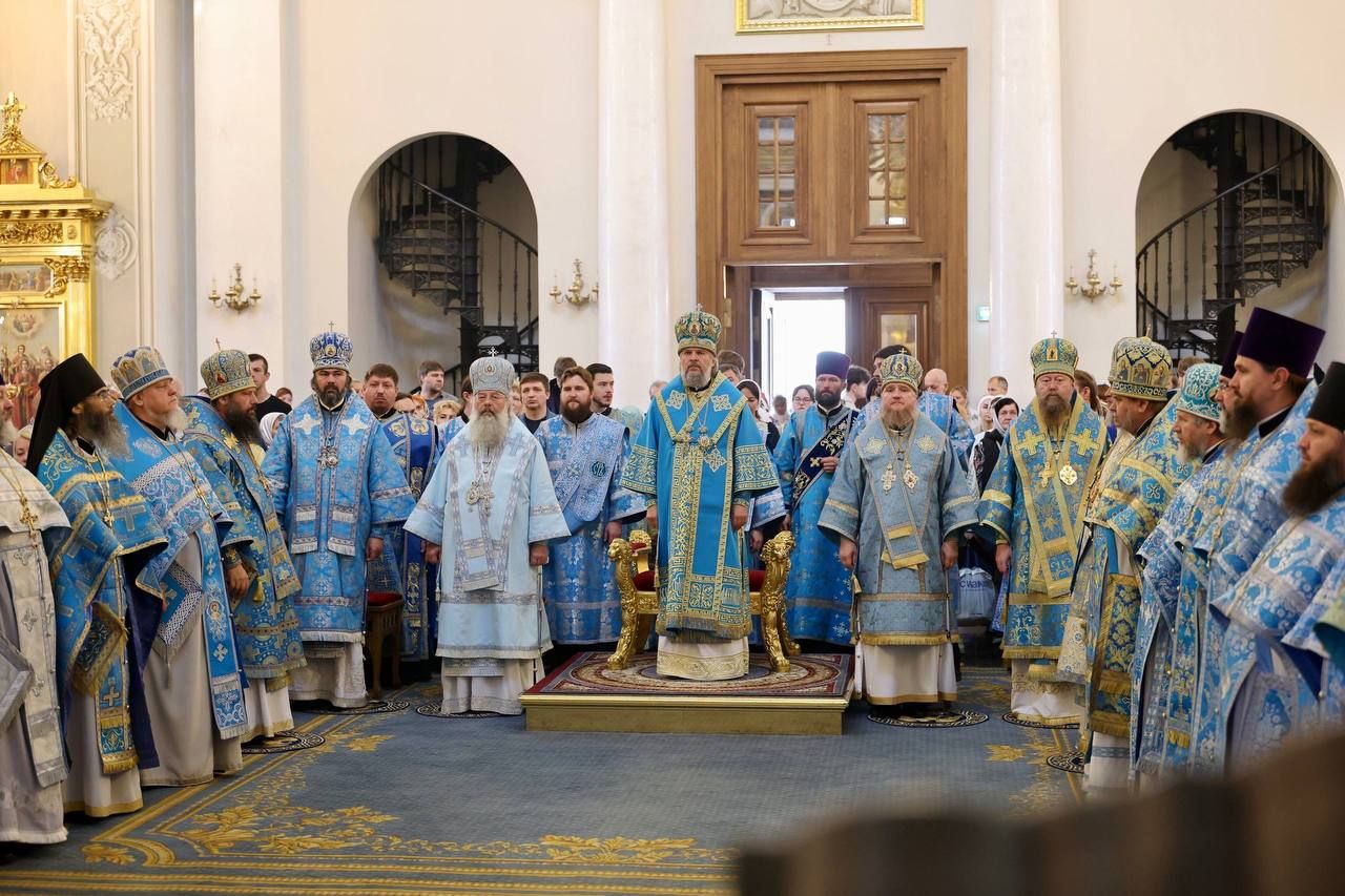 В Неделю 14-ю по Пятидесятнице архипастыри Татарстанской и Тверской митрополий совершили Литургию в Казанском кафедральном соборе