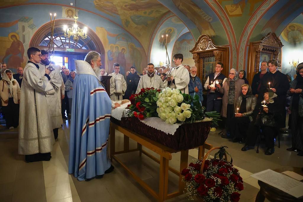 Митрополит Кирилл и митрополит Алексий совершили отпевание известного тульского врача Олега Лукичёва
