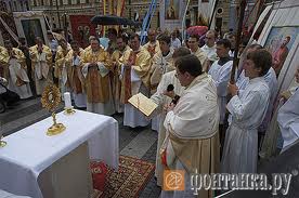 Впервые с 1918 года процессия Corpus Domini прошла по центральным улицам Санкт-Петербурга