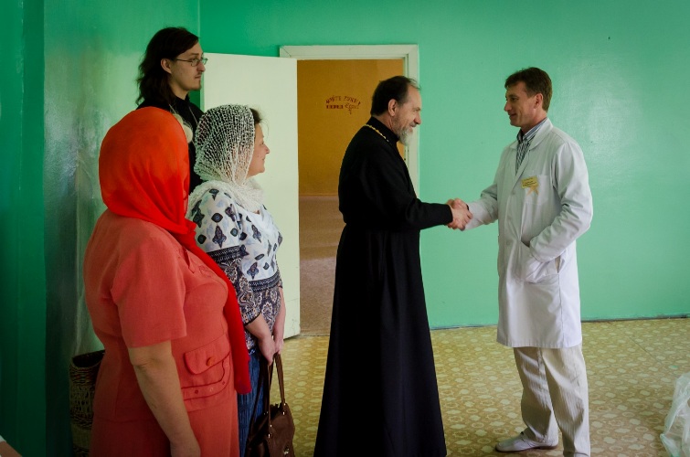 Священнослужители г. Бугульмы посетили психоневрологический диспансер (фото)