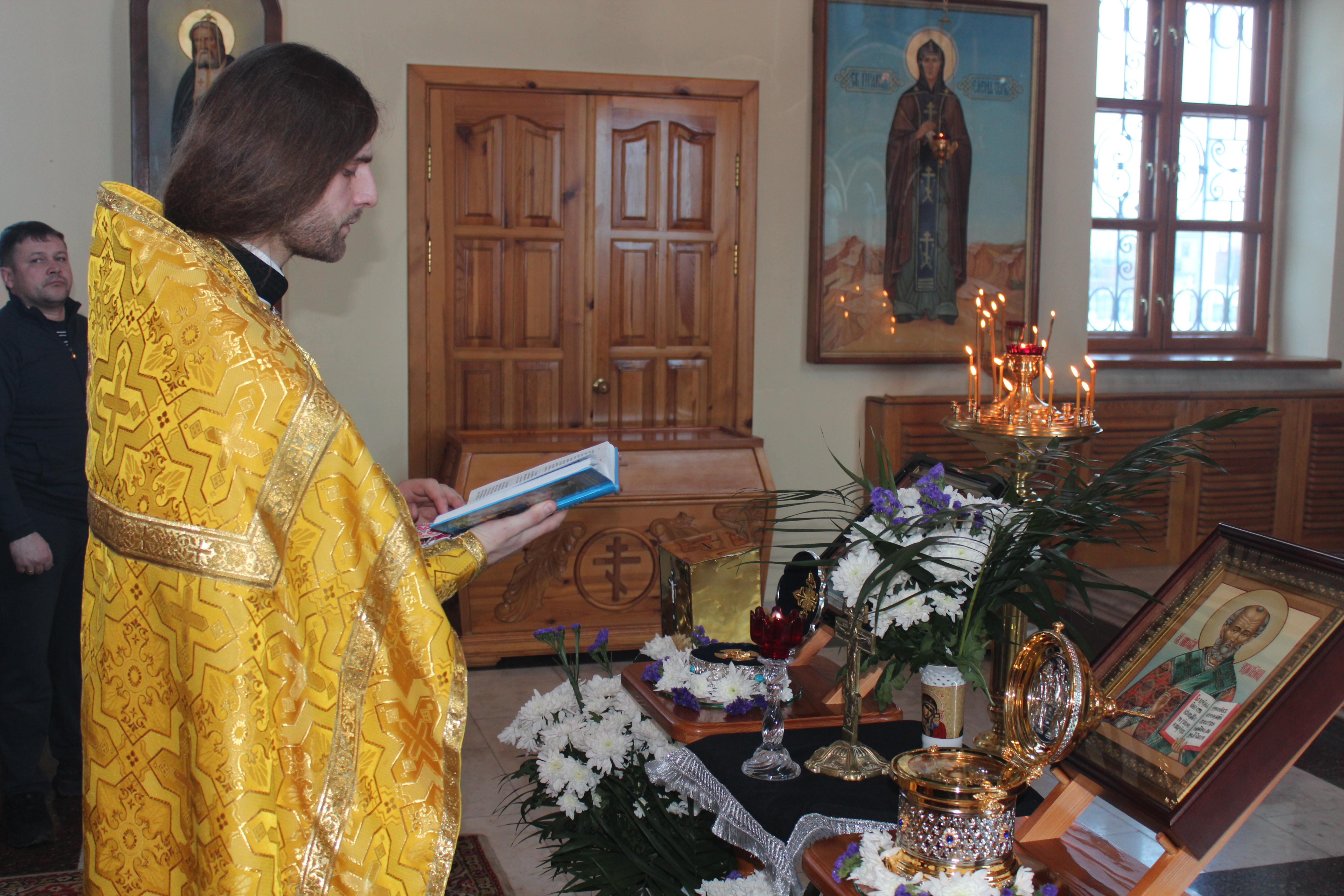 В храм села Борок Нижнекамского благочиния переданы почитаемые христианские святыни