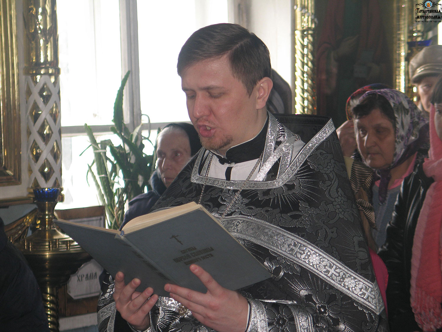 В храме при Казанской духовной семинарии совершена Преждеосвященная литургия и чин освящения колива (фото/видео)