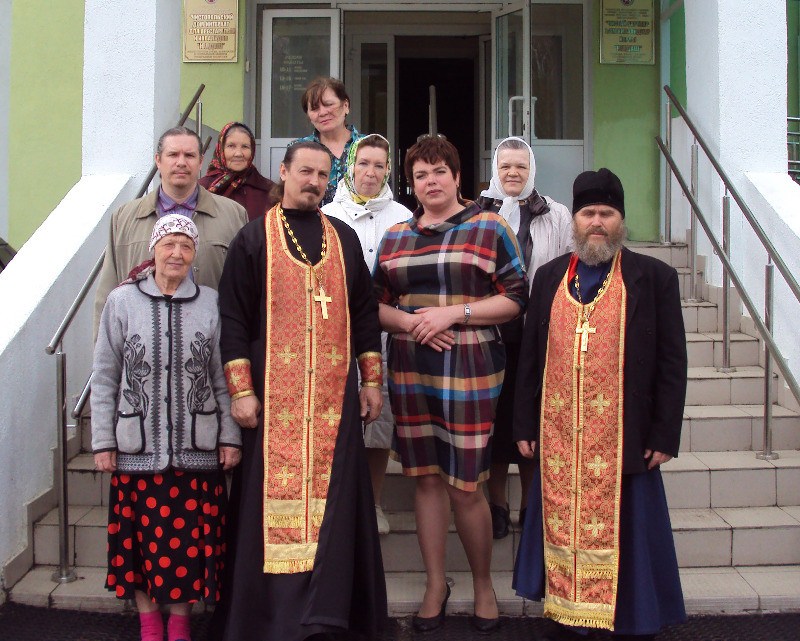 Духовенство г. Чистополя поздравило одиноких пожилых людей с праздником Пасхи
