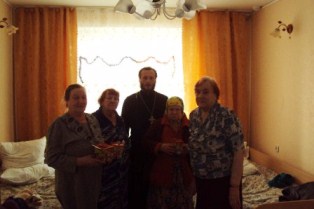 Клирики  Казанско-Богородицкого прихода г. Чистополь посетили Дом для престарелыхт (фото)