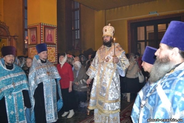 Служение епископа Альметьевского и Бугульминского Мефодия (фото)