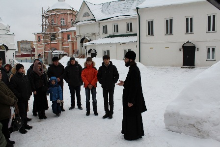 Православная молодежь Зеленодольска совершила паломническую поездку по святым местам Казани (фото)