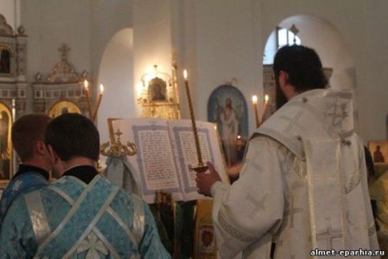 В Альметьевской епархии совершили молитву о жертвах терактов (фото)