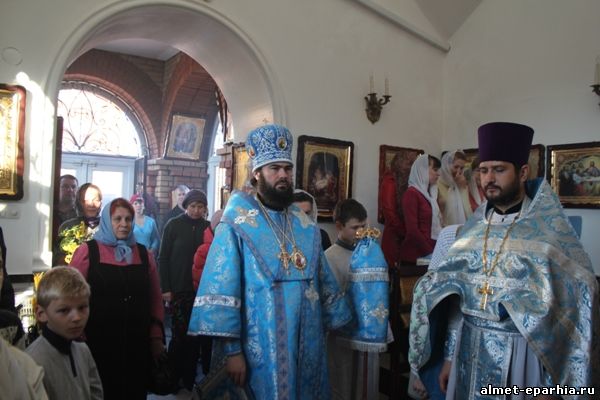 В день своего рождения епископ Альметьевский и Бугульминский возглавил Божественную Литургию (фото)
